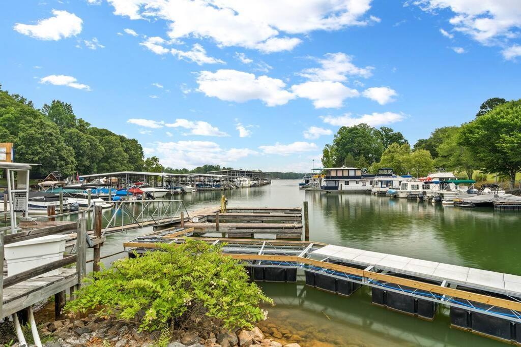 Cozy Lake Home - Jacuzzi King Bed Marina Access Mooresville Εξωτερικό φωτογραφία