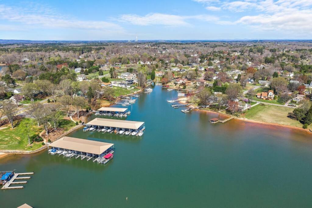 Cozy Lake Home - Jacuzzi King Bed Marina Access Mooresville Εξωτερικό φωτογραφία
